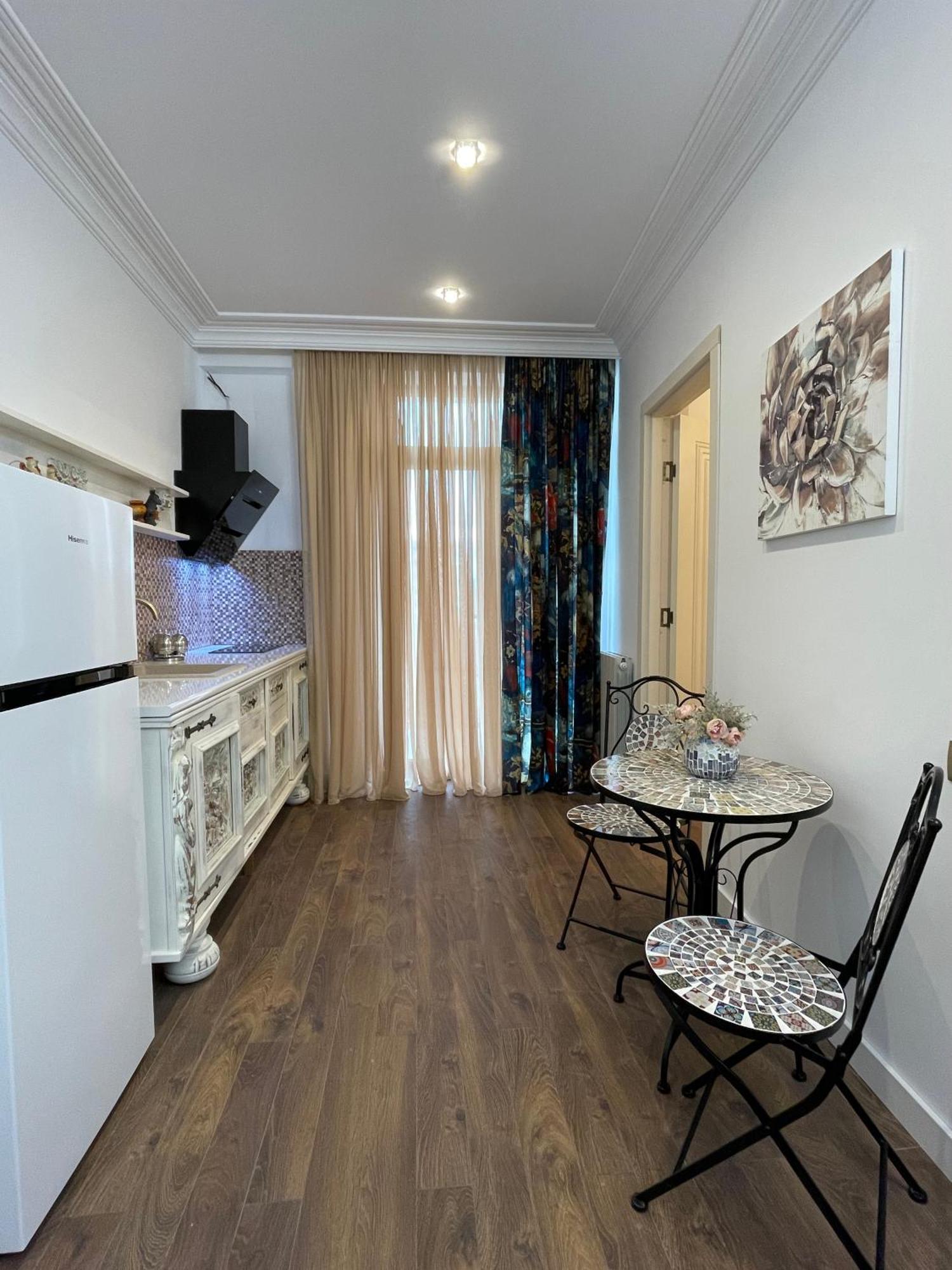 Picasso Apartment Kʼutʼaisi Exterior foto