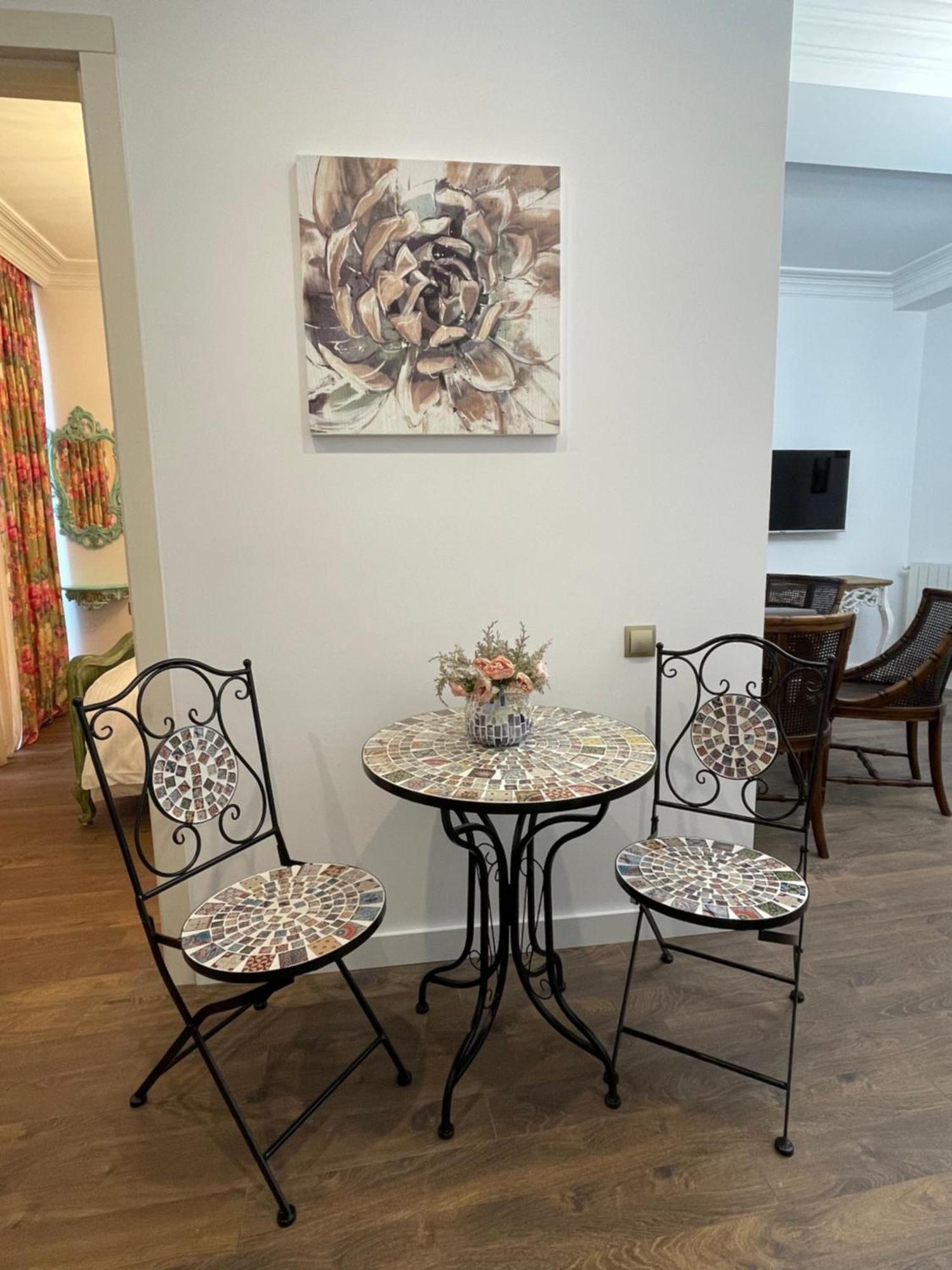Picasso Apartment Kʼutʼaisi Exterior foto